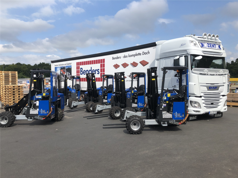 Gabelstaplerflotte vor Zent Lkw mit Bender Auflieger